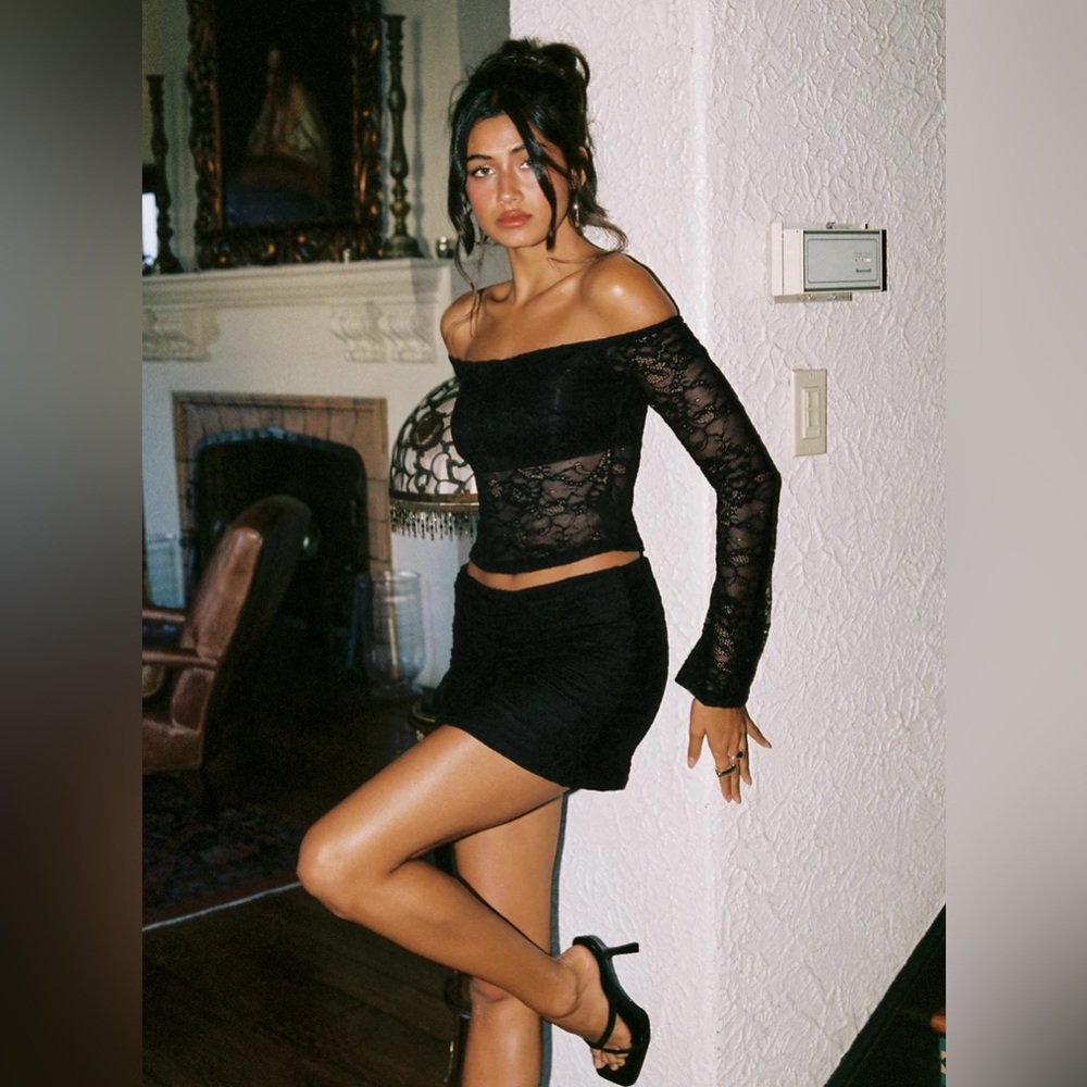 NWOT VITORIA RUCHED LACE MINI SKIRT BLACK